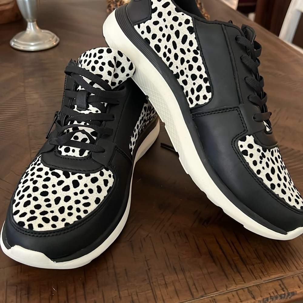 Vionic Dalmatian Print Lace up Sneakers